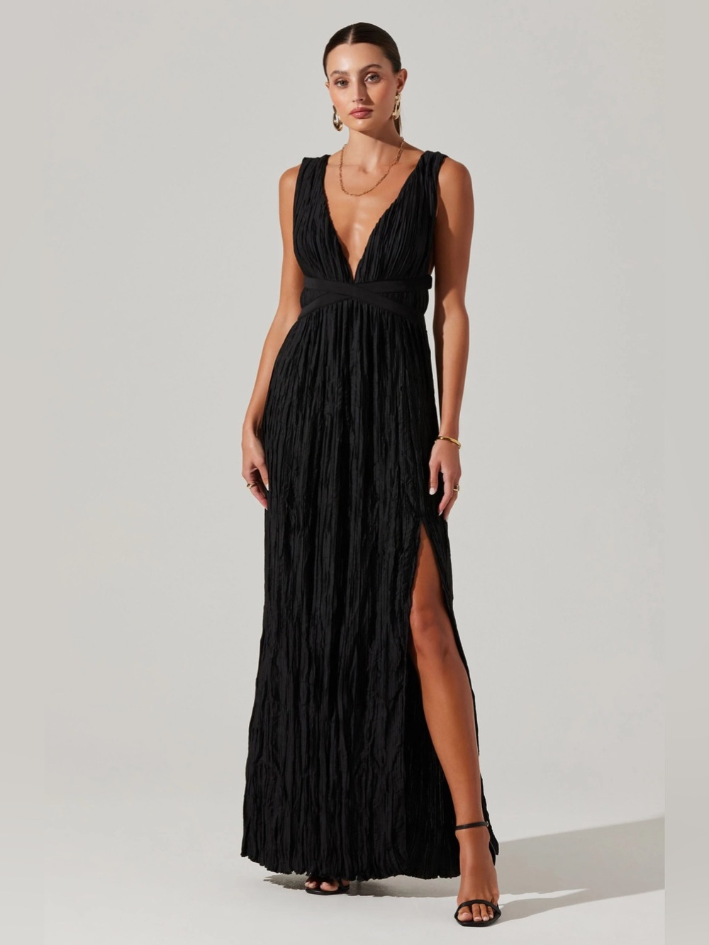 ASTR the Label Tesni Maxi Dress Medium Formal Sexy Black Plunging V-Neck